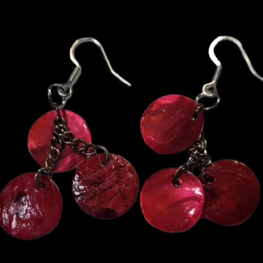Red Painted Shell Earrings - Picture 2 of 3